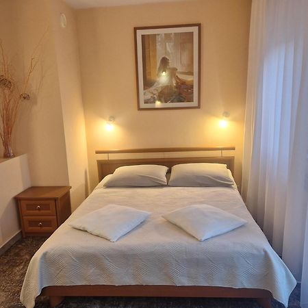 Hotel W Dobieszkowie Стрикув Екстер'єр фото