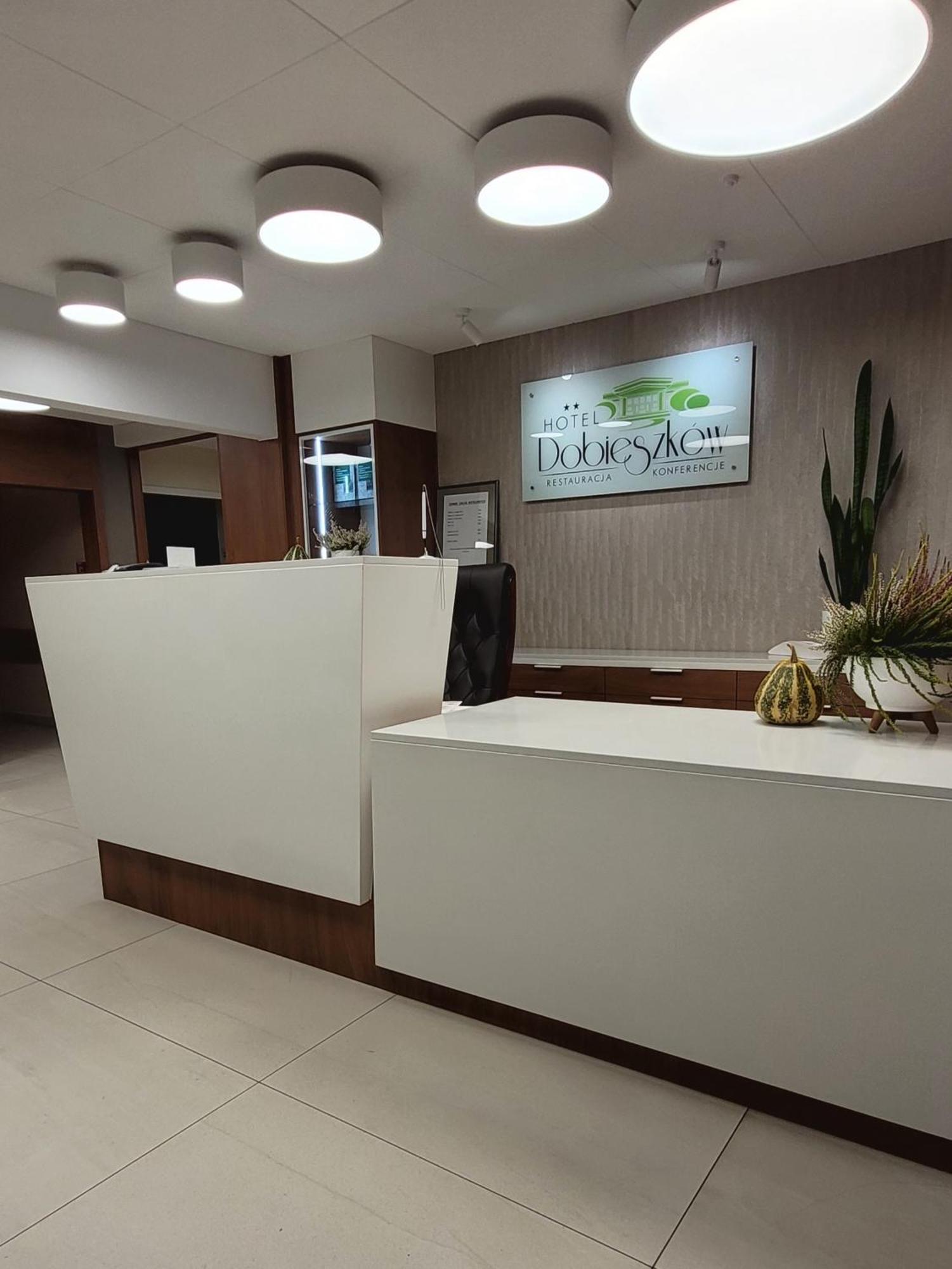 Hotel W Dobieszkowie Стрикув Екстер'єр фото