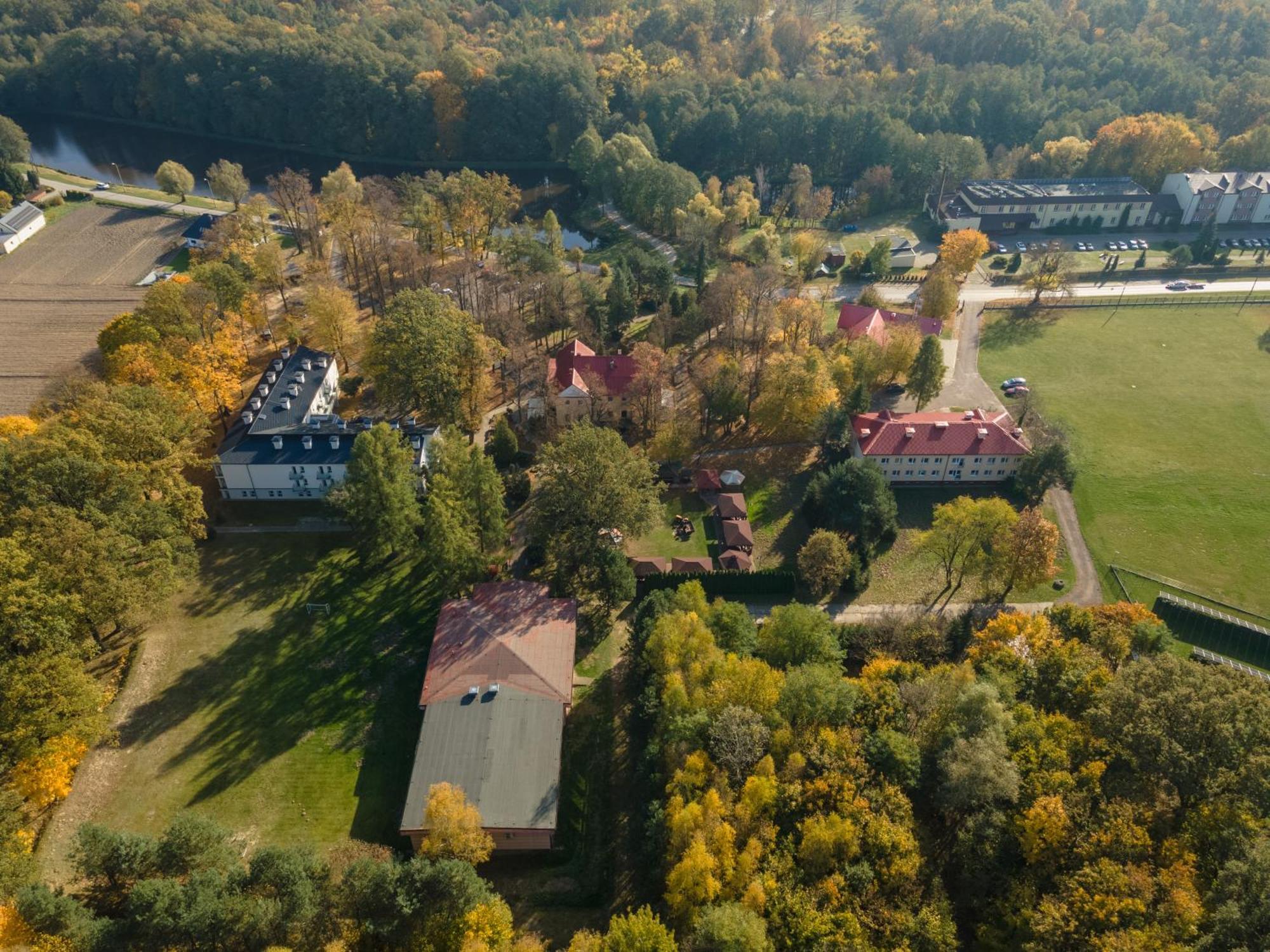 Hotel W Dobieszkowie Стрикув Екстер'єр фото