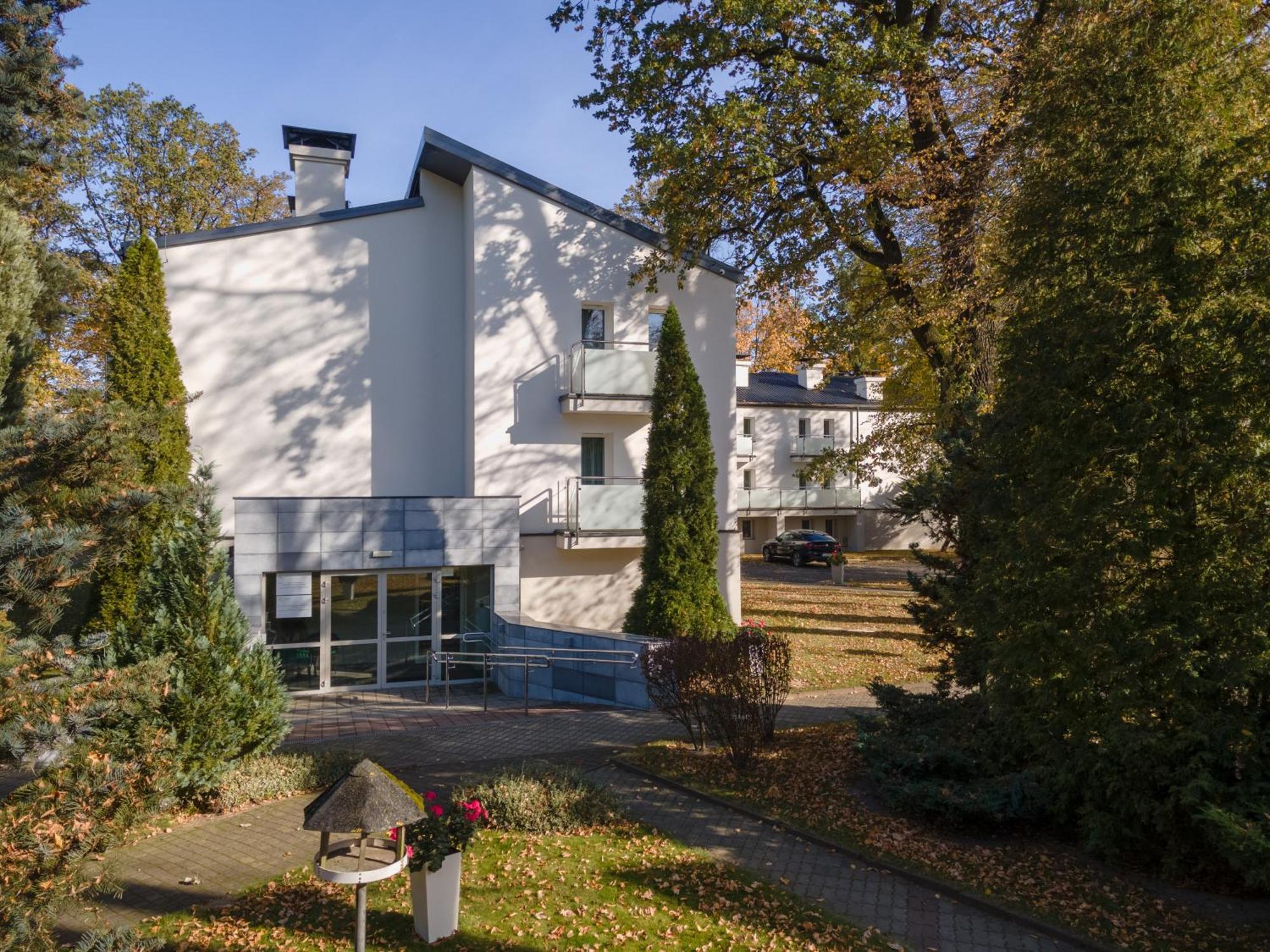 Hotel W Dobieszkowie Стрикув Екстер'єр фото