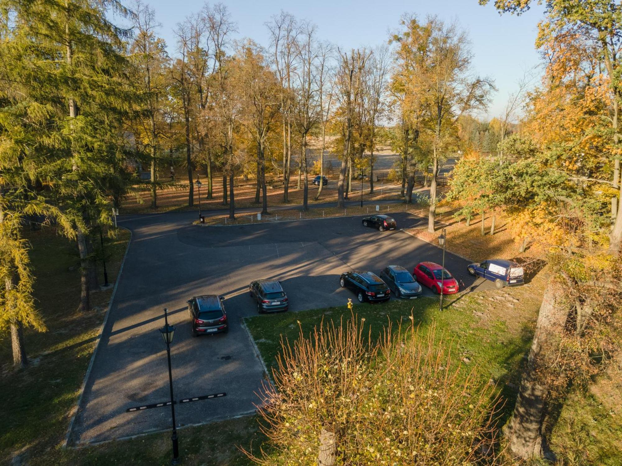 Hotel W Dobieszkowie Стрикув Екстер'єр фото