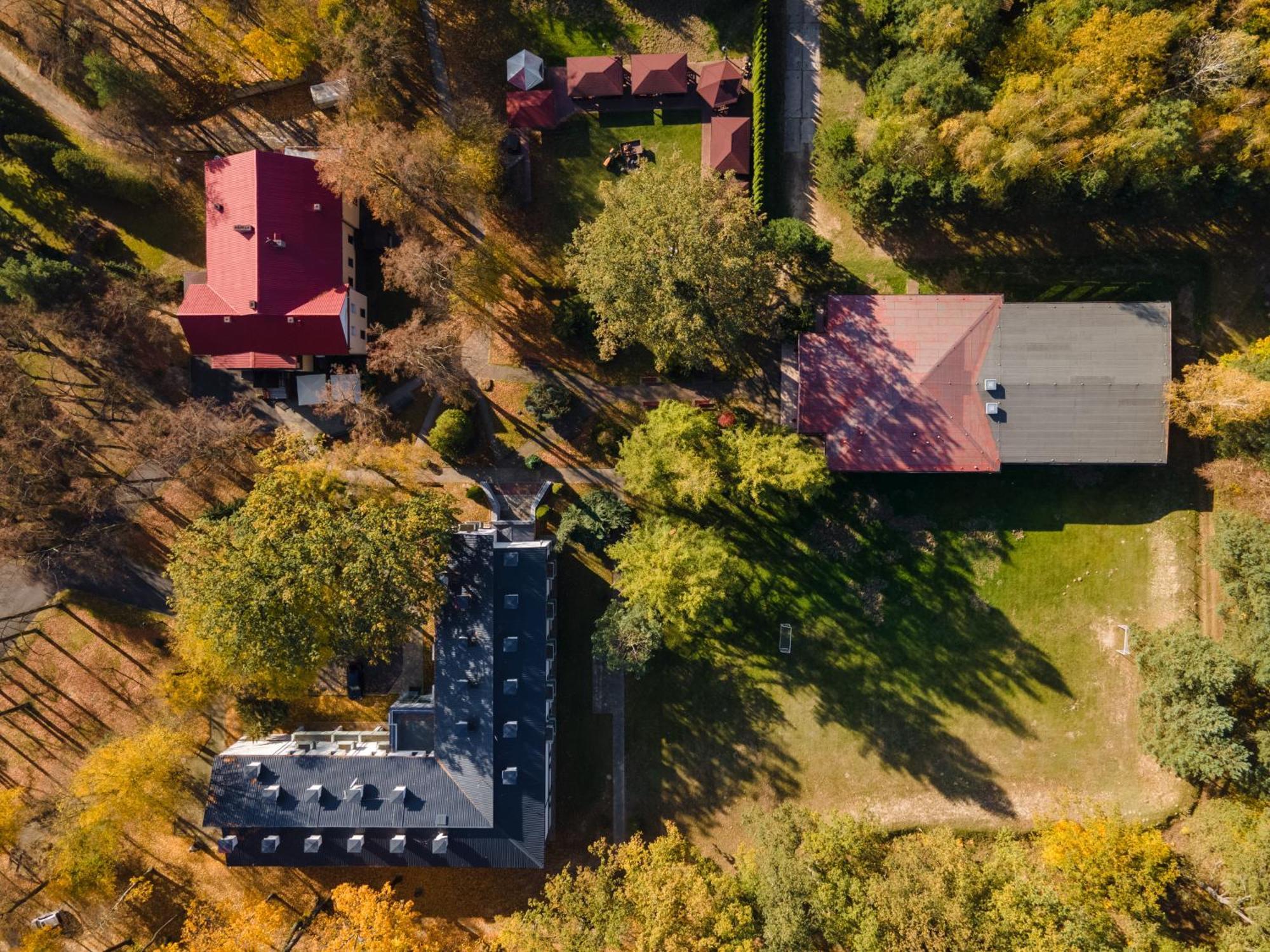 Hotel W Dobieszkowie Стрикув Екстер'єр фото