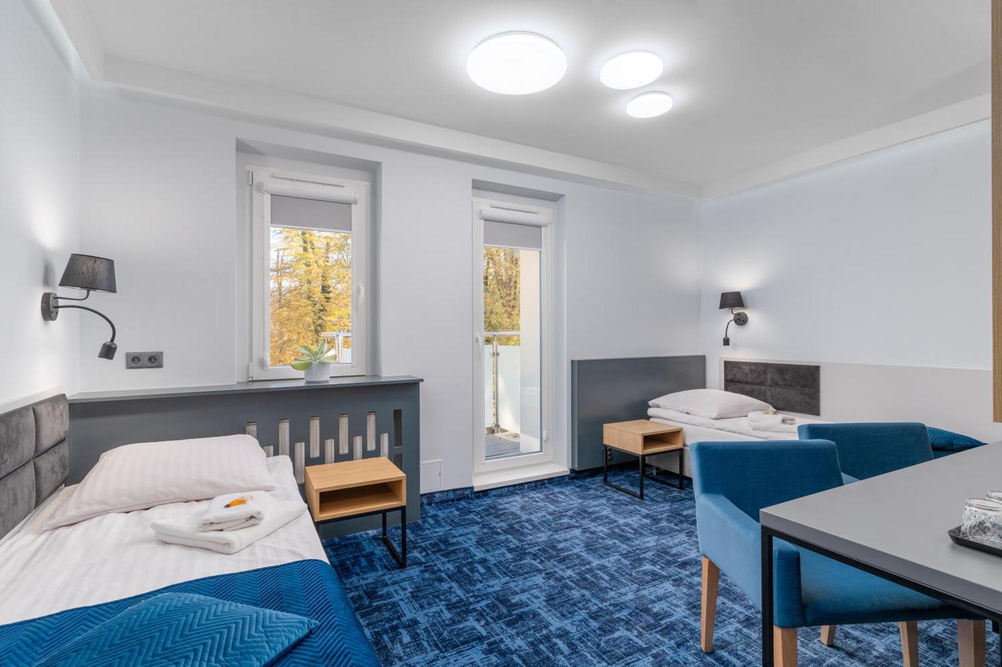 Hotel W Dobieszkowie Стрикув Екстер'єр фото