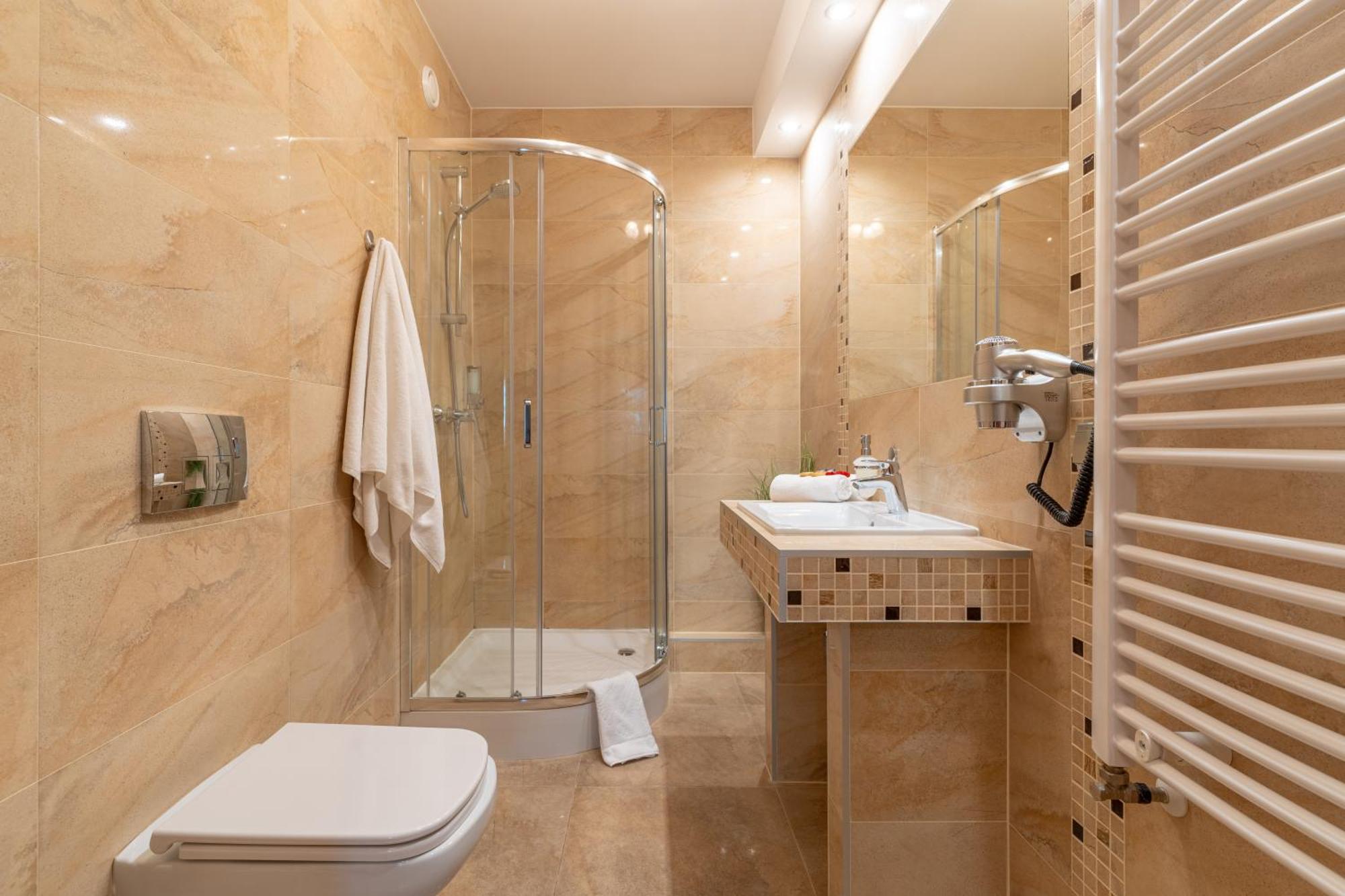 Hotel W Dobieszkowie Стрикув Екстер'єр фото