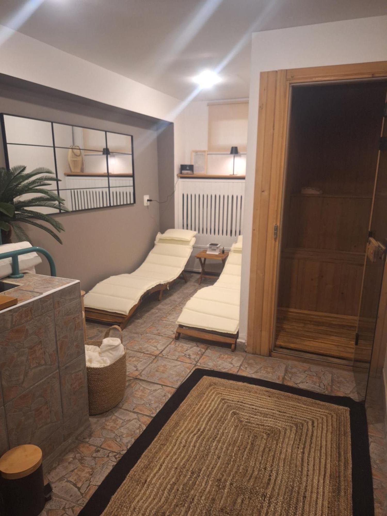 Hotel W Dobieszkowie Стрикув Екстер'єр фото