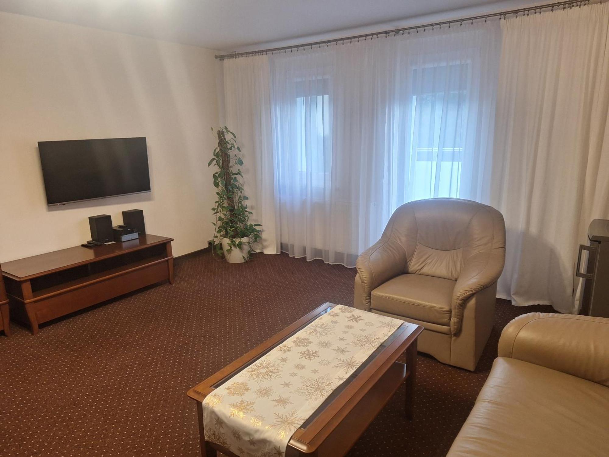 Hotel W Dobieszkowie Стрикув Екстер'єр фото